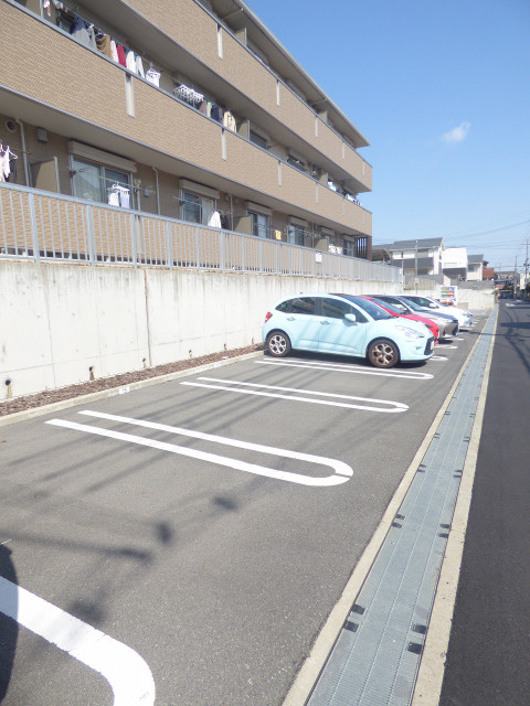 カーサ高善　Ｂ棟 駐車場