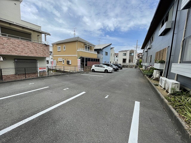ラ・カルディア 駐車場