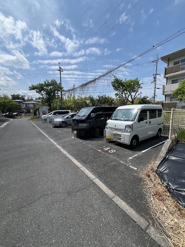 ヴィラナリー狭山12号棟 駐車場