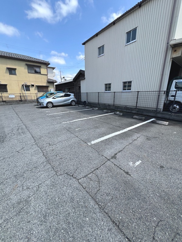 アメニティ大美野Ｂ 駐車場