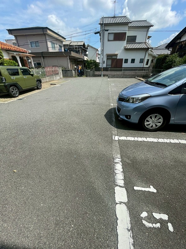 フジパレス草尾 駐車場