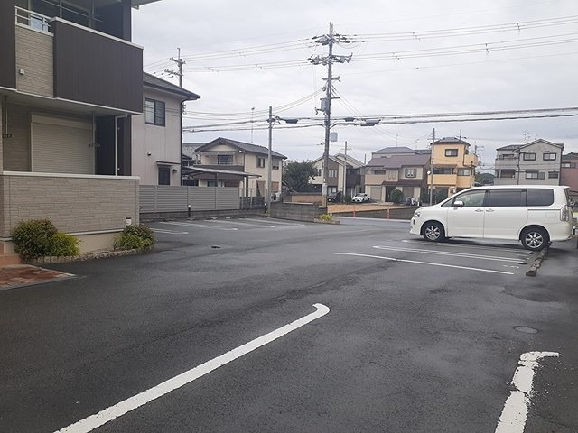 サン　サイド　テラス 駐車場