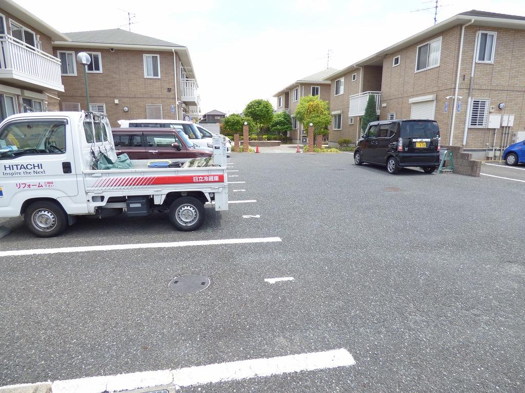 サンフィールド　Ⅲ棟 駐車場