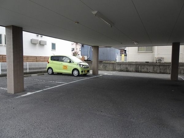 ブリーズK 駐車場