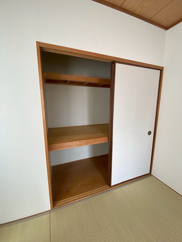 ヒカリハイツドイ２号館 収納