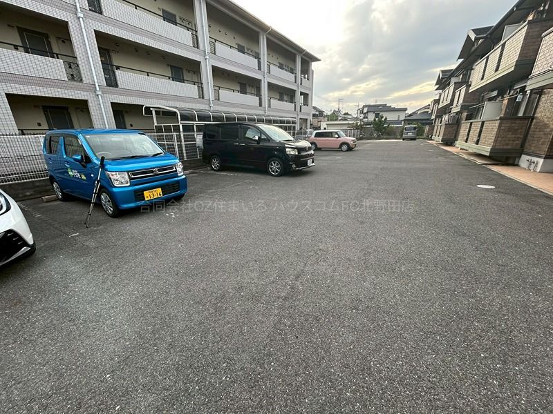 グリーンコート原寺 駐車場