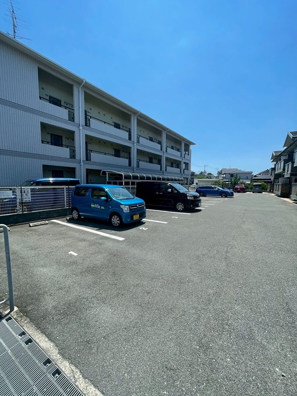 グリーンコート原寺 駐車場