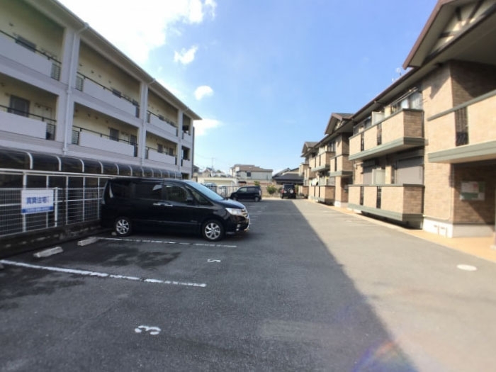 グリーンコート原寺 駐車場