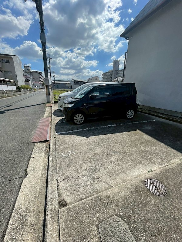 西山ハイツ 駐車場