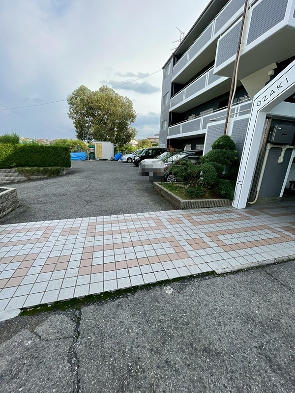 尾崎コーポ 駐車場