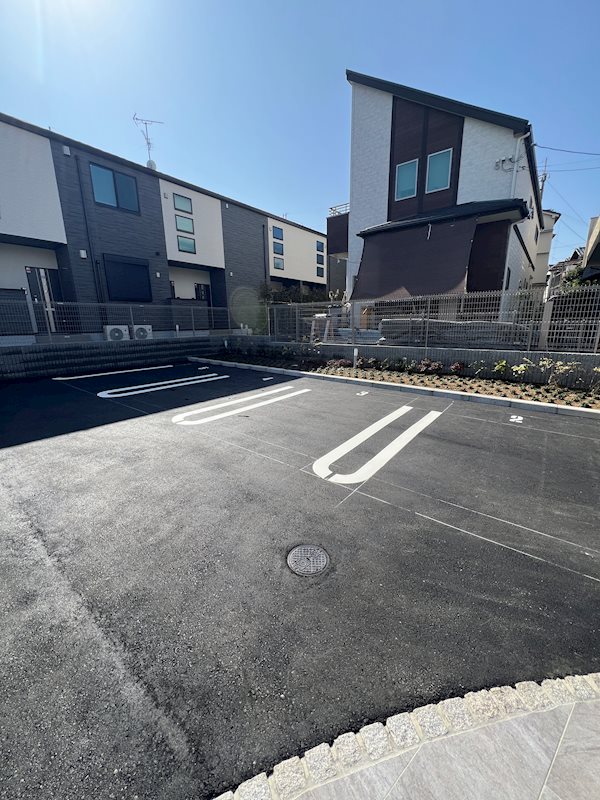 ステーション大美野 駐車場