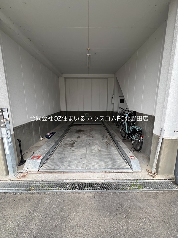 プレアール初芝 駐車場