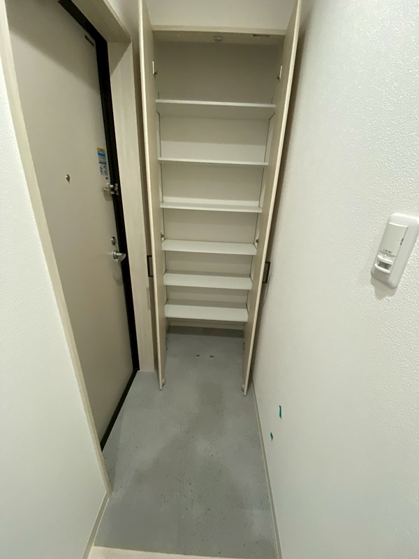 クリエオーレ菊水町 玄関