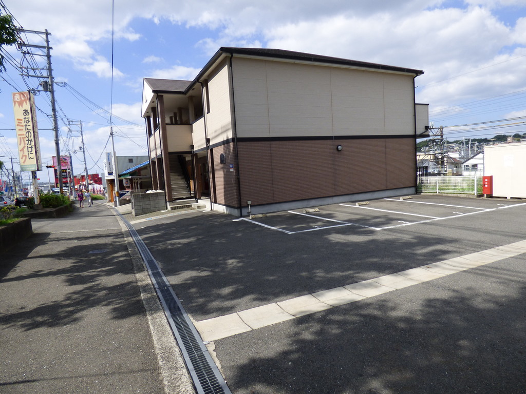 フジパレス楠町 駐車場