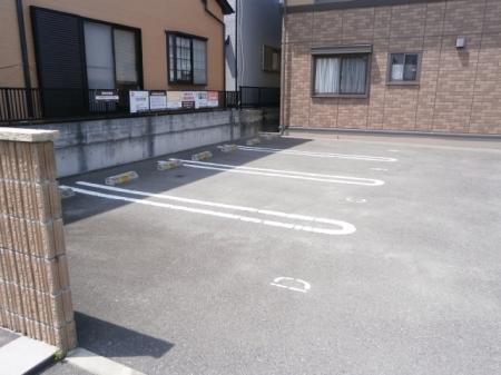 フローレンス  駐車場