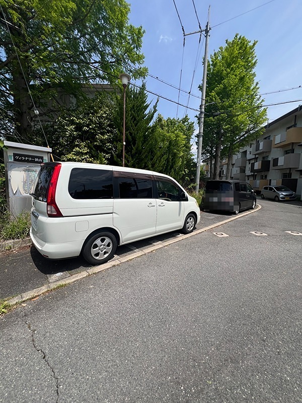 ヴィラナリー狭山10号棟 駐車場
