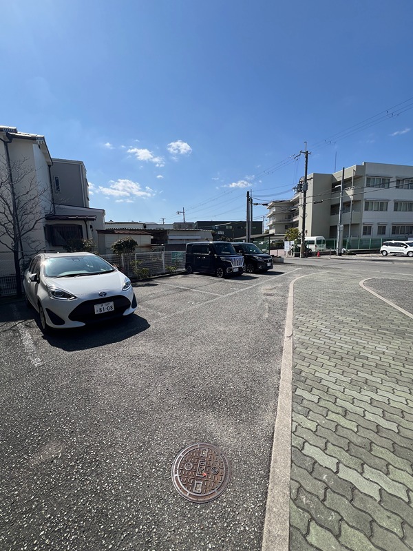 ツイン西尾B 駐車場