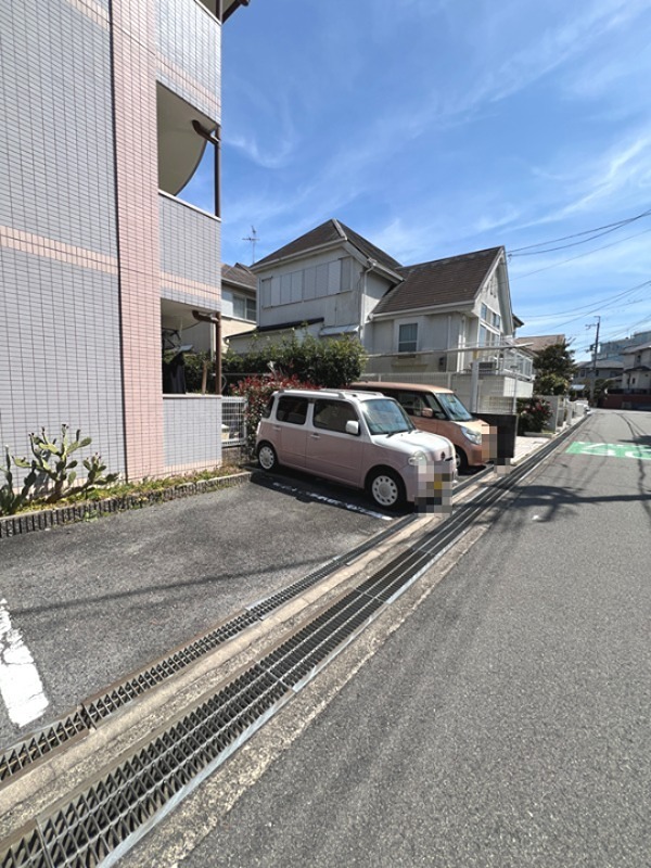 シェラ金剛  駐車場