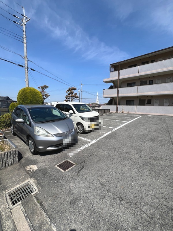 シェラ金剛  駐車場
