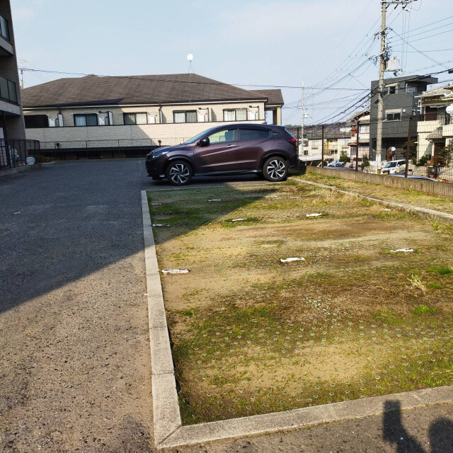 ラパス高倉台 駐車場