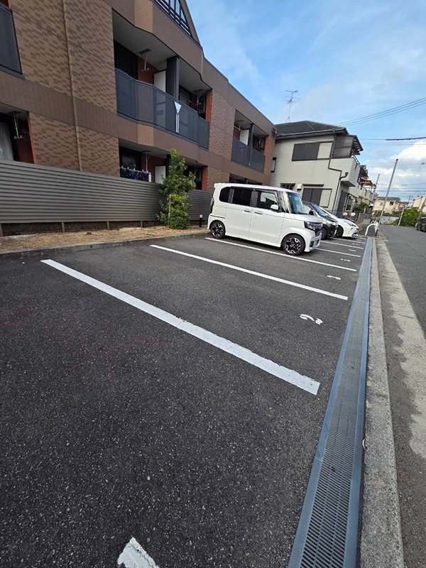 グレイシャス 駐車場