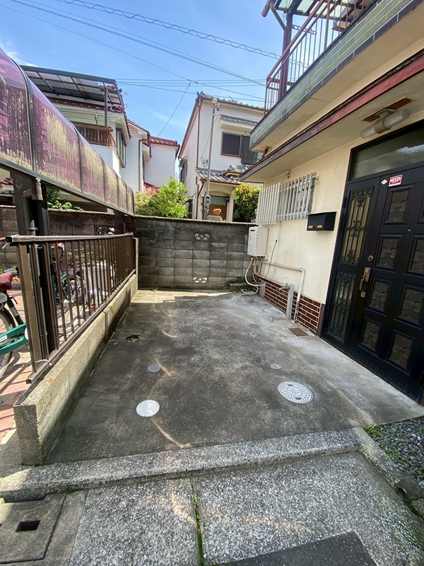 貸家 堺市東区高松 駐車場