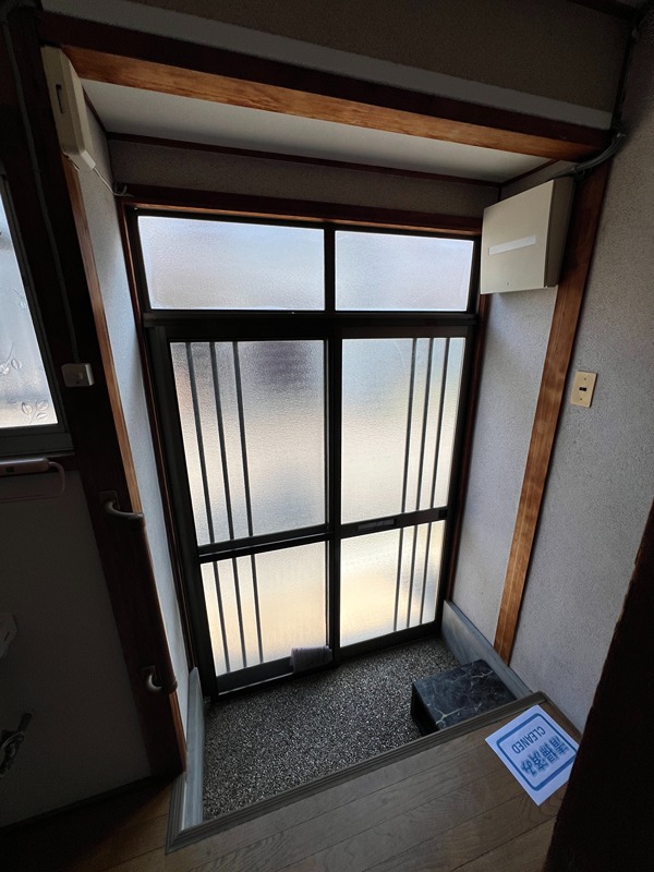 美原区北余部貸家 玄関
