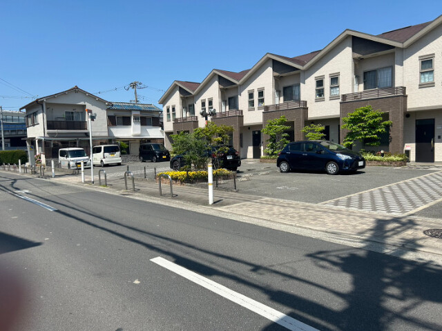 ファミリア 駐車場