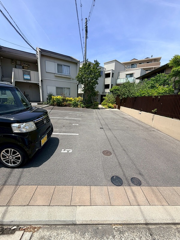 シャーメゾン槐 駐車場