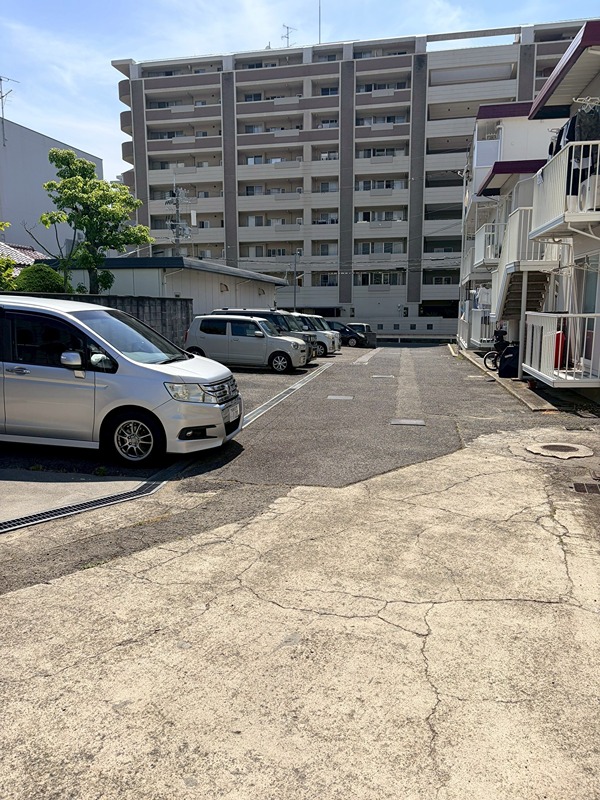 シャトードイワネ2号館 駐車場