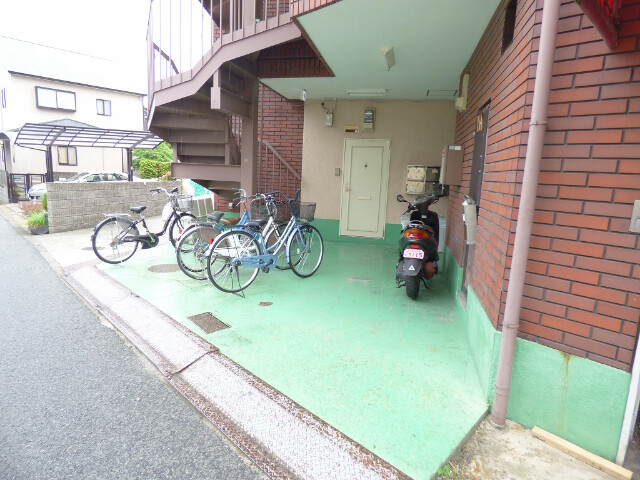 川辺ビル エントランス