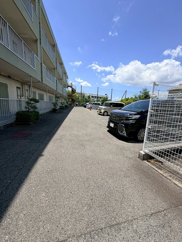 マリッチ小谷 駐車場