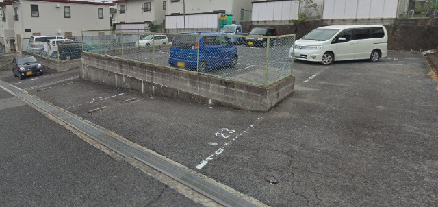 シャトードイワネＩ号館 駐車場