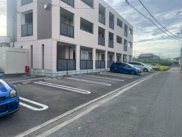 ジュネス 駐車場