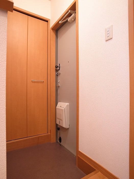 リビングタウン狭山池H棟 玄関