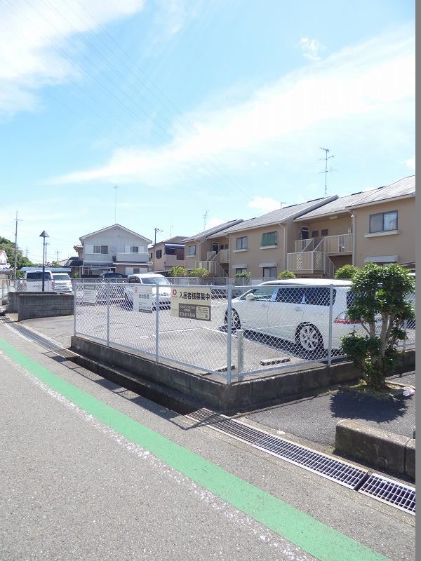 シティーハウス栄A棟 駐車場