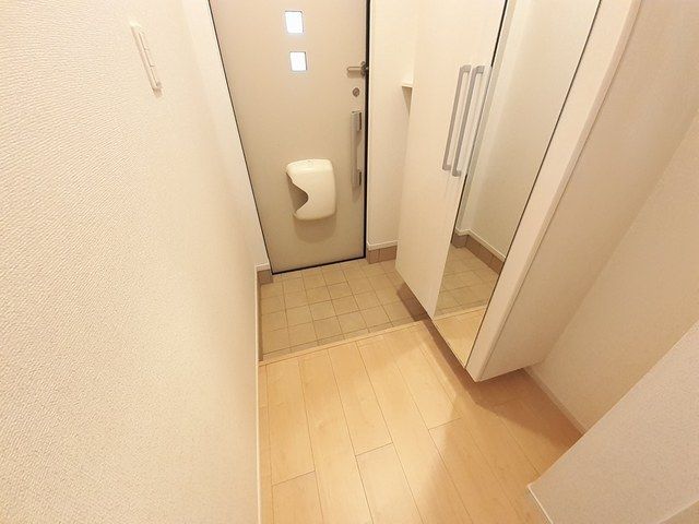 レジデンス　Ｂｒｅｅｚｅ　Ｖ 玄関