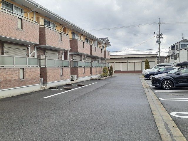 エクセレント　大美野 駐車場