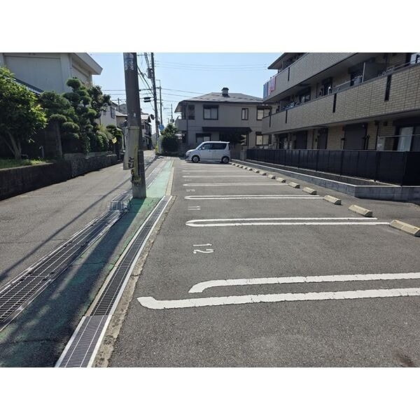 VillaPino美原 駐車場