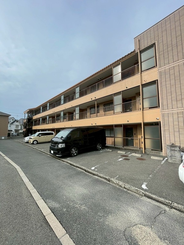 茱萸木壱番館 駐車場