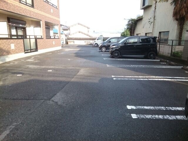 カーサ・フィオーレⅡ 駐車場