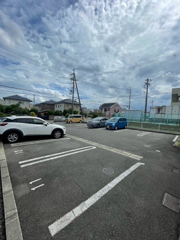 アイリィー　ビュー 駐車場