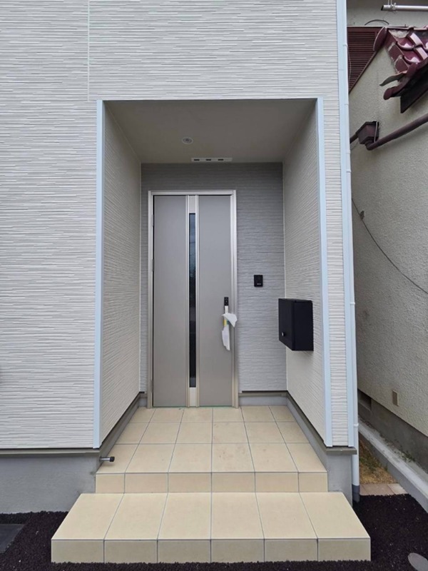 堺市美原区平尾・戸建 エントランス
