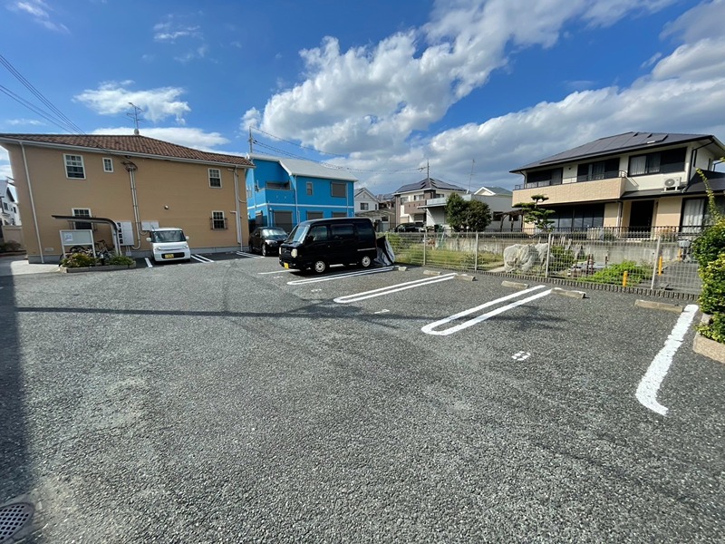 ルミエール 駐車場