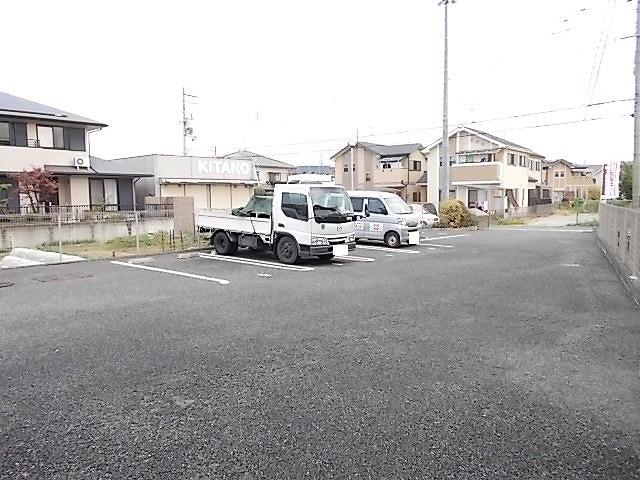 ルミエール 駐車場