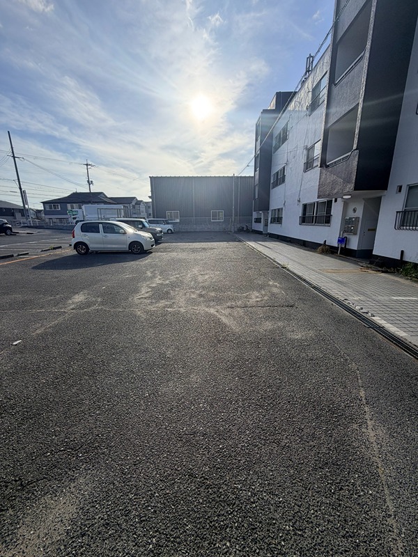 虹ヶ丘マンション 駐車場