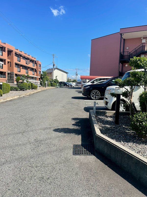 ルーチェⅡ番館 駐車場