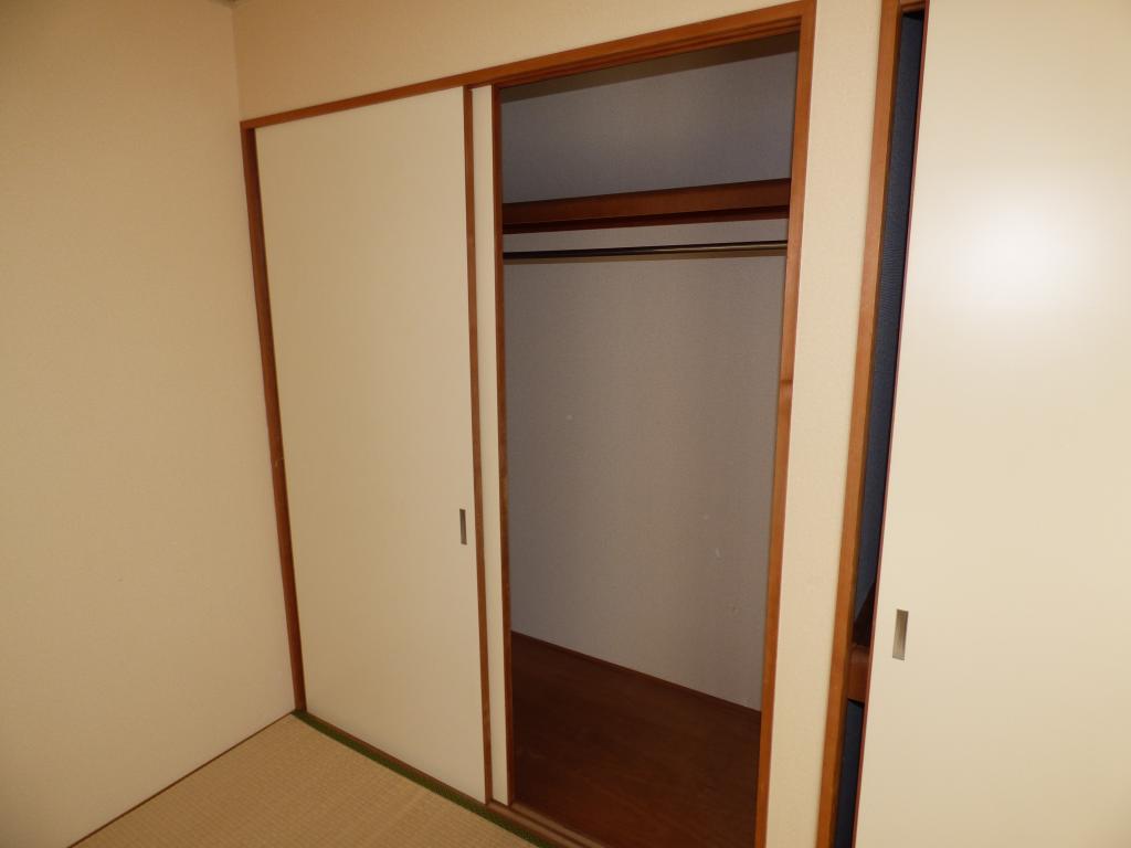 エステートピア楡 玄関