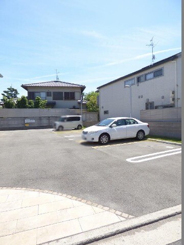 グランベリエ 駐車場