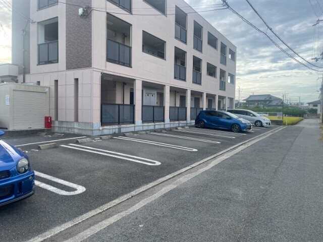 ジュネス 駐車場
